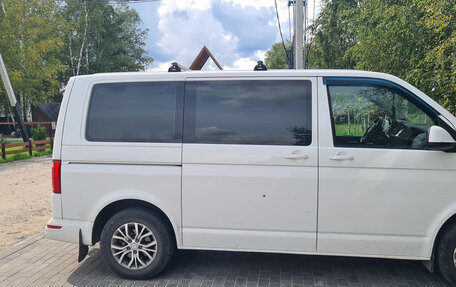 Volkswagen Caravelle T6 рестайлинг, 2017 год, 4 000 000 рублей, 2 фотография