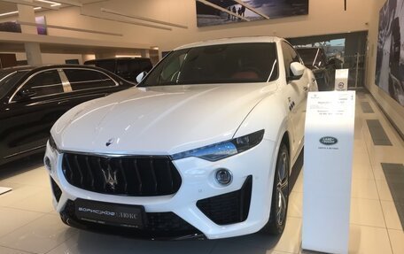 Maserati Levante I, 2023 год, 11 800 000 рублей, 10 фотография