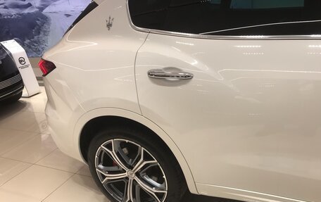 Maserati Levante I, 2023 год, 11 800 000 рублей, 8 фотография