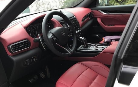 Maserati Levante I, 2023 год, 11 800 000 рублей, 2 фотография