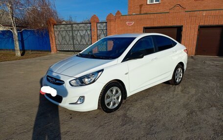 Hyundai Solaris II рестайлинг, 2011 год, 780 000 рублей, 2 фотография