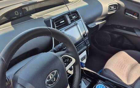 Toyota Prius IV XW50, 2017 год, 2 345 000 рублей, 5 фотография