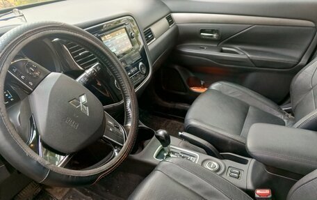 Mitsubishi Outlander III рестайлинг 3, 2015 год, 1 465 000 рублей, 13 фотография
