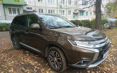 Mitsubishi Outlander III рестайлинг 3, 2015 год, 1 465 000 рублей, 5 фотография