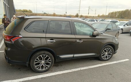 Mitsubishi Outlander III рестайлинг 3, 2015 год, 1 465 000 рублей, 11 фотография