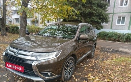 Mitsubishi Outlander III рестайлинг 3, 2015 год, 1 465 000 рублей, 10 фотография