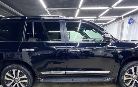 Toyota Land Cruiser 200, 2017 год, 5 200 000 рублей, 7 фотография