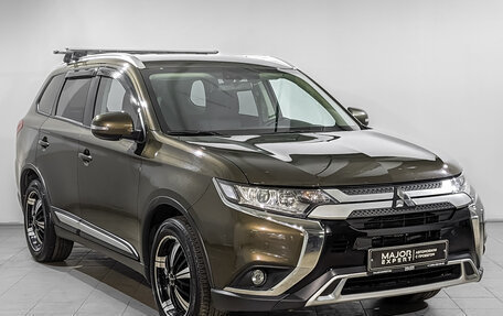 Mitsubishi Outlander III рестайлинг 3, 2020 год, 2 195 000 рублей, 3 фотография
