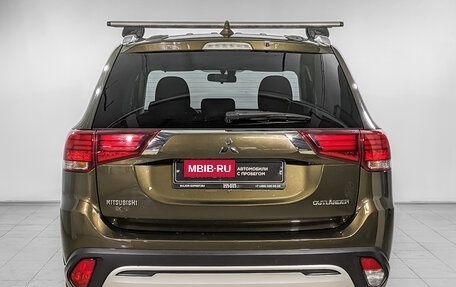Mitsubishi Outlander III рестайлинг 3, 2020 год, 2 195 000 рублей, 6 фотография
