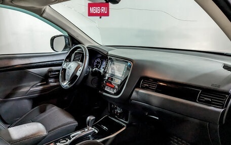 Mitsubishi Outlander III рестайлинг 3, 2020 год, 2 195 000 рублей, 11 фотография