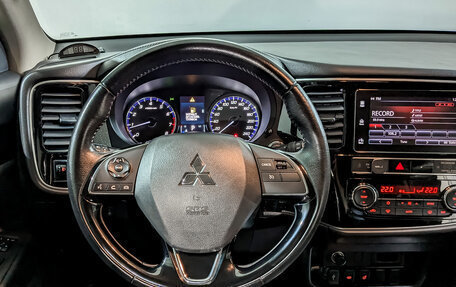 Mitsubishi Outlander III рестайлинг 3, 2020 год, 2 195 000 рублей, 21 фотография