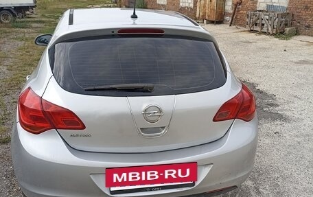 Opel Astra J, 2011 год, 600 000 рублей, 4 фотография