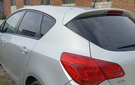 Opel Astra J, 2011 год, 600 000 рублей, 10 фотография