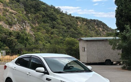KIA Rio III рестайлинг, 2014 год, 1 050 000 рублей, 2 фотография