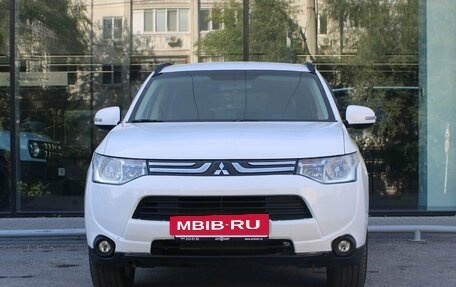 Mitsubishi Outlander III рестайлинг 3, 2013 год, 1 624 000 рублей, 2 фотография