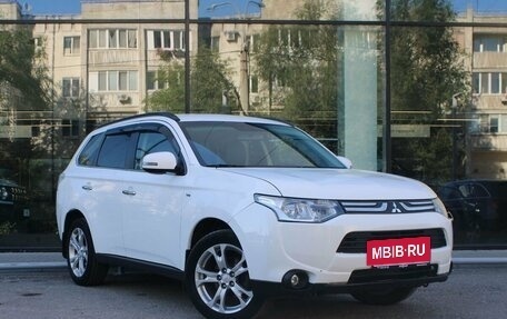 Mitsubishi Outlander III рестайлинг 3, 2013 год, 1 624 000 рублей, 3 фотография