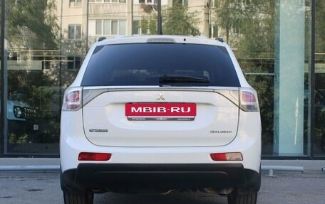 Mitsubishi Outlander III рестайлинг 3, 2013 год, 1 624 000 рублей, 6 фотография