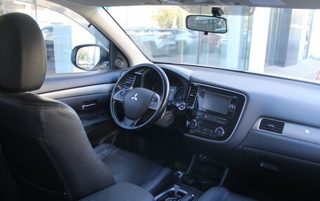 Mitsubishi Outlander III рестайлинг 3, 2013 год, 1 624 000 рублей, 10 фотография