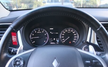 Mitsubishi Outlander III рестайлинг 3, 2013 год, 1 624 000 рублей, 14 фотография