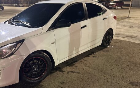 Hyundai Solaris II рестайлинг, 2012 год, 750 000 рублей, 7 фотография