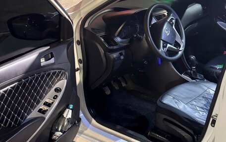 Hyundai Solaris II рестайлинг, 2012 год, 750 000 рублей, 5 фотография