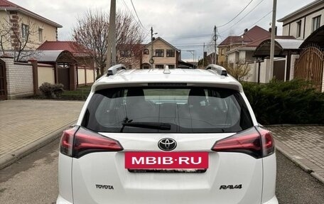 Toyota RAV4, 2018 год, 2 600 000 рублей, 5 фотография
