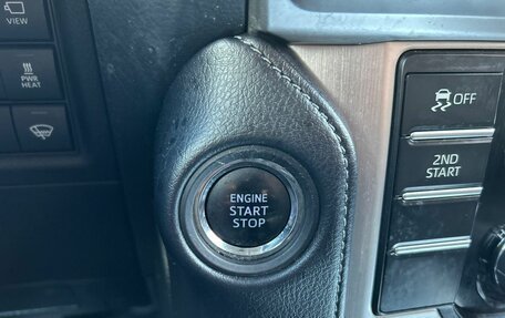 Toyota Land Cruiser Prado 150 рестайлинг 2, 2018 год, 4 249 000 рублей, 24 фотография