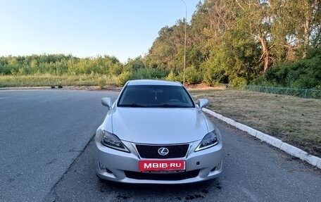 Lexus IS II рестайлинг 2, 2006 год, 890 000 рублей, 3 фотография