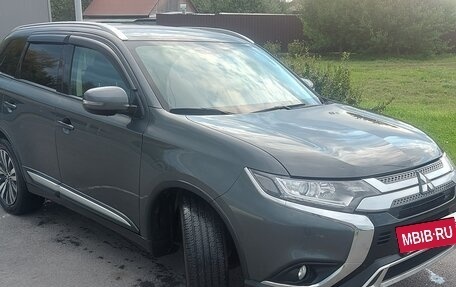 Mitsubishi Outlander III рестайлинг 3, 2019 год, 2 350 000 рублей, 4 фотография