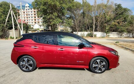 Nissan Leaf II, 2018 год, 1 400 000 рублей, 2 фотография