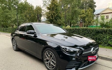Mercedes-Benz E-Класс, 2020 год, 3 750 000 рублей, 4 фотография
