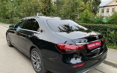 Mercedes-Benz E-Класс, 2020 год, 3 750 000 рублей, 2 фотография