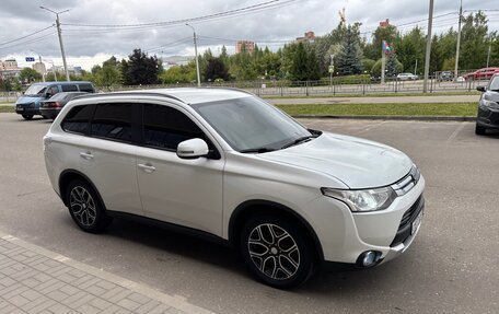 Mitsubishi Outlander III рестайлинг 3, 2014 год, 1 599 999 рублей, 8 фотография