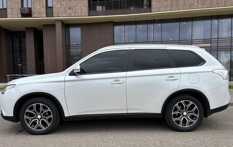 Mitsubishi Outlander III рестайлинг 3, 2014 год, 1 599 999 рублей, 9 фотография