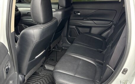 Mitsubishi Outlander III рестайлинг 3, 2014 год, 1 599 999 рублей, 6 фотография