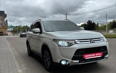 Mitsubishi Outlander III рестайлинг 3, 2014 год, 1 599 999 рублей, 3 фотография
