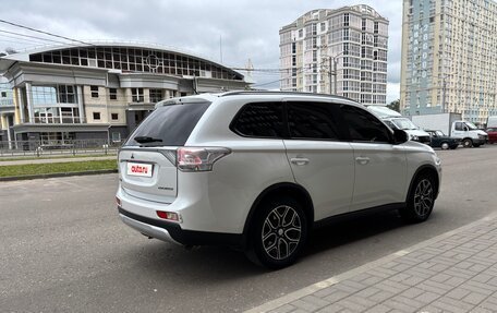 Mitsubishi Outlander III рестайлинг 3, 2014 год, 1 599 999 рублей, 12 фотография