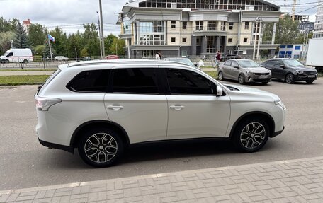 Mitsubishi Outlander III рестайлинг 3, 2014 год, 1 599 999 рублей, 13 фотография