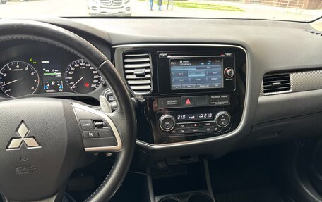 Mitsubishi Outlander III рестайлинг 3, 2014 год, 1 599 999 рублей, 15 фотография