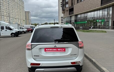 Mitsubishi Outlander III рестайлинг 3, 2014 год, 1 599 999 рублей, 11 фотография