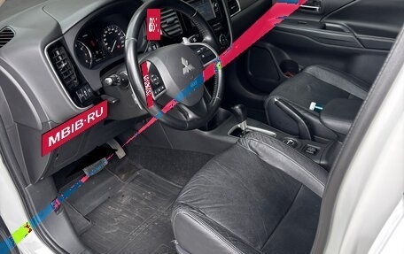 Mitsubishi Outlander III рестайлинг 3, 2014 год, 1 599 999 рублей, 7 фотография