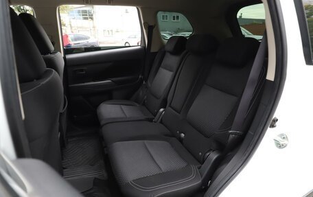 Mitsubishi Outlander III рестайлинг 3, 2019 год, 1 980 000 рублей, 9 фотография