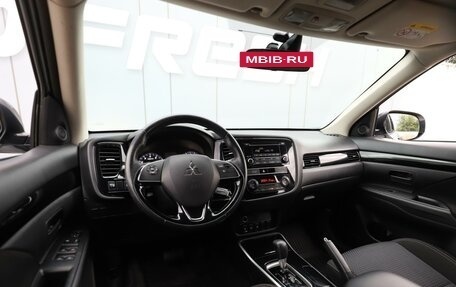 Mitsubishi Outlander III рестайлинг 3, 2019 год, 1 980 000 рублей, 6 фотография