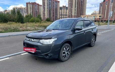 Mitsubishi Outlander III рестайлинг 3, 2013 год, 1 400 000 рублей, 3 фотография