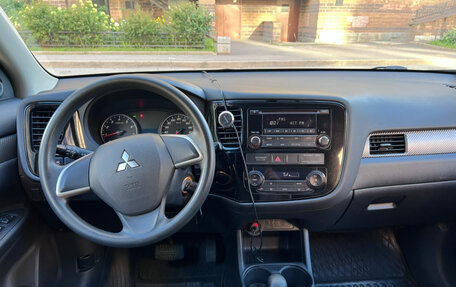 Mitsubishi Outlander III рестайлинг 3, 2013 год, 1 400 000 рублей, 12 фотография