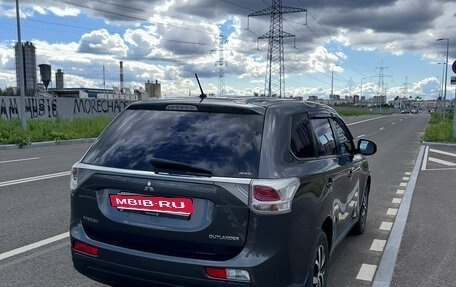 Mitsubishi Outlander III рестайлинг 3, 2013 год, 1 400 000 рублей, 8 фотография