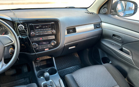Mitsubishi Outlander III рестайлинг 3, 2013 год, 1 400 000 рублей, 13 фотография