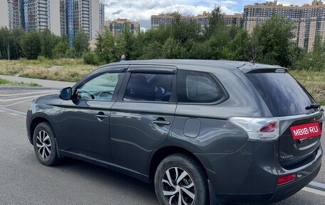 Mitsubishi Outlander III рестайлинг 3, 2013 год, 1 400 000 рублей, 5 фотография