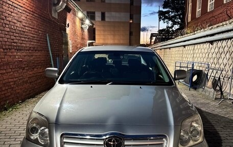 Toyota Avensis III рестайлинг, 2004 год, 800 000 рублей, 3 фотография