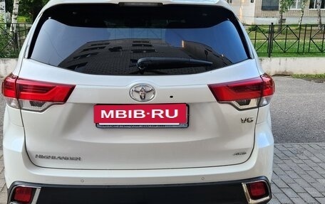 Toyota Highlander III, 2018 год, 3 600 000 рублей, 3 фотография